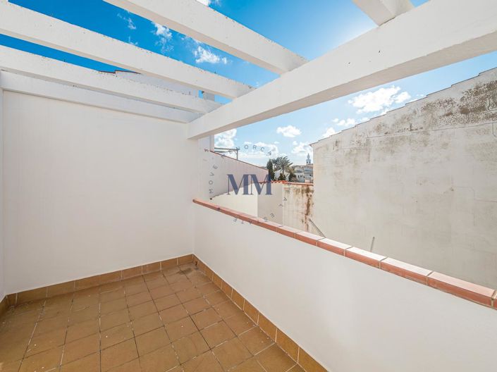 Image No.20-3 Bed Property for sale