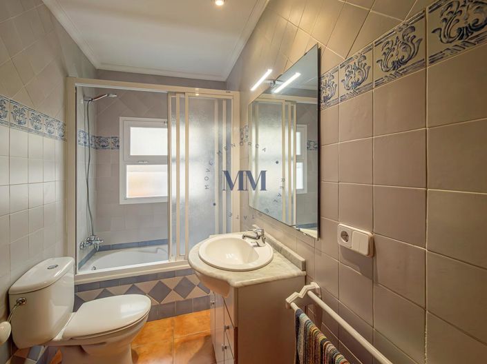 Image No.13-6 Bed Townhouse for sale