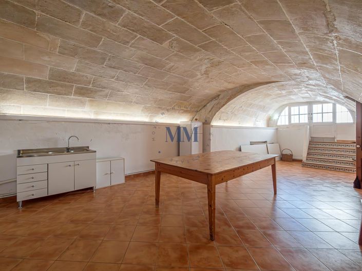 Image No.14-6 Bed Townhouse for sale