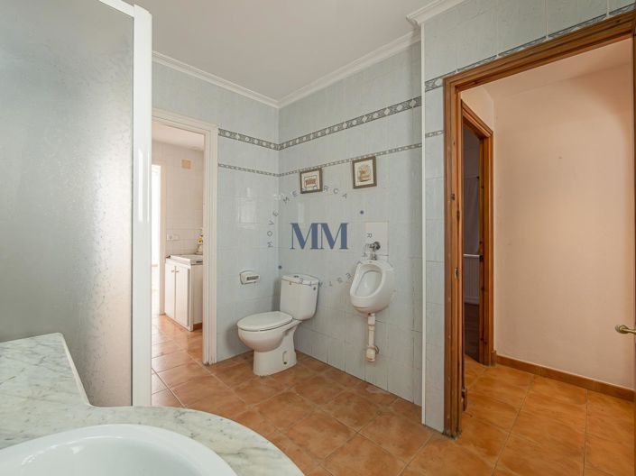 Image No.17-6 Bed Townhouse for sale