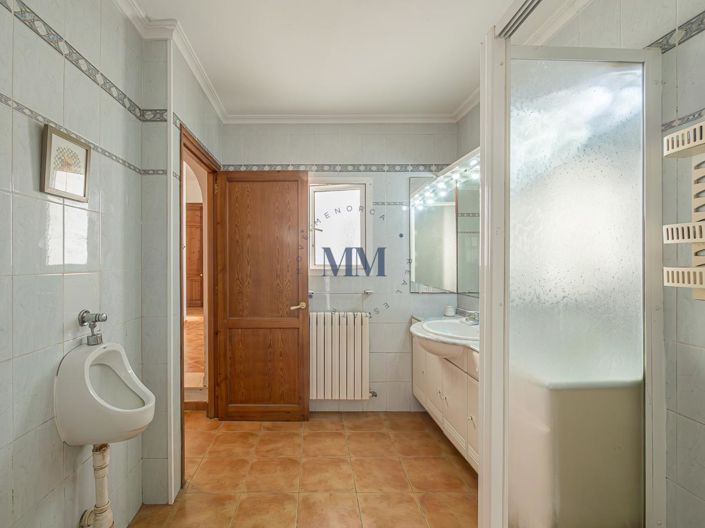 Image No.18-6 Bed Townhouse for sale