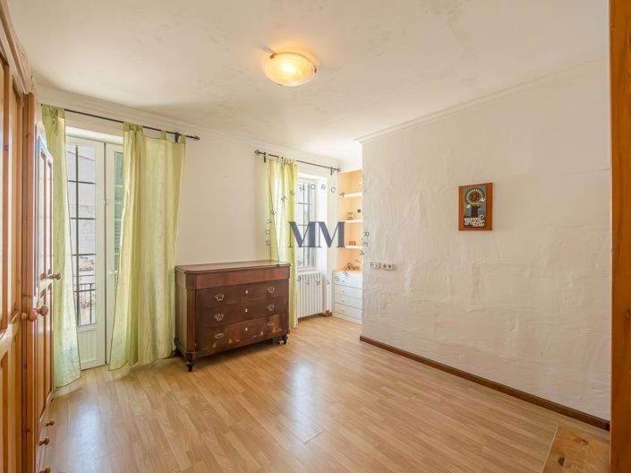 Image No.22-6 Bed Townhouse for sale