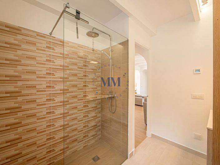 Image No.18-3 Bed Country House for sale