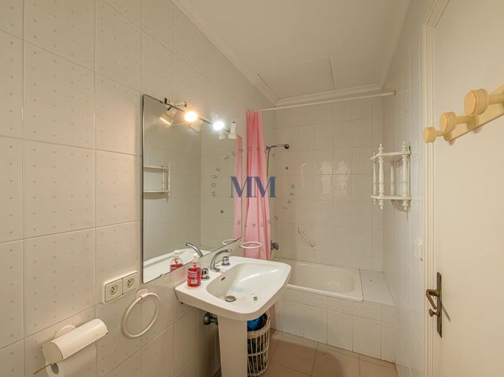 Image No.28-4 Bed House for sale