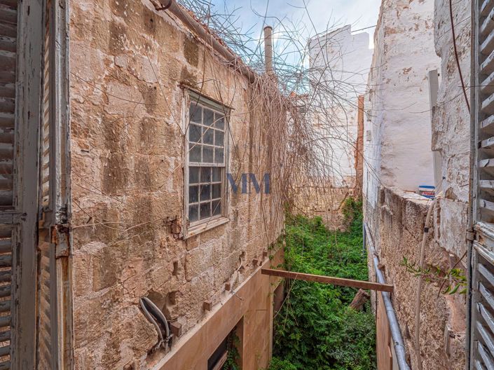 Image No.15-6 Bed Townhouse for sale