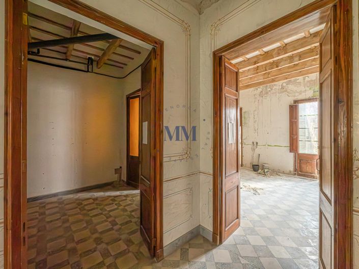 Image No.18-6 Bed Townhouse for sale