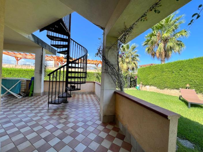 Image No.42-2 Bed Semi-Detached for sale