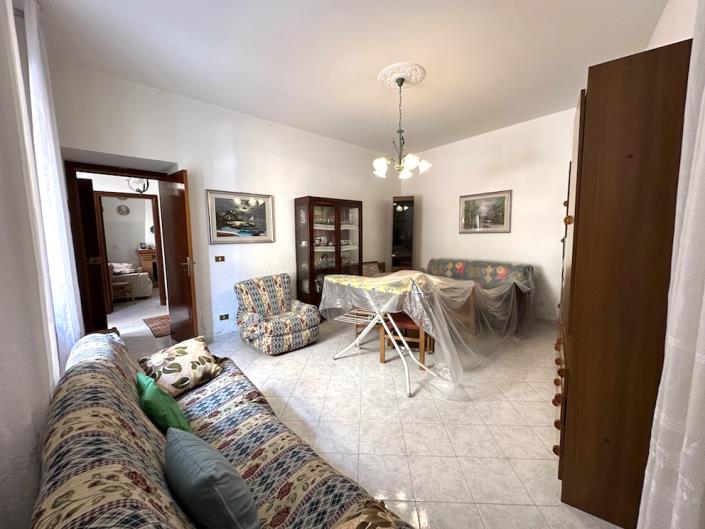 Image No.4-2 Bed House for sale