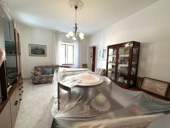 Image No.5-2 Bed House for sale