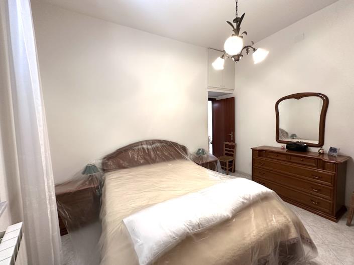 Image No.18-2 Bed House for sale