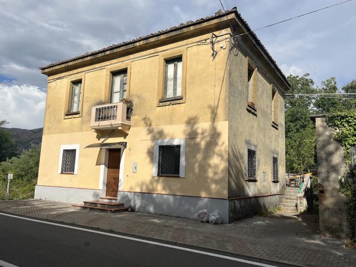 Image No.2-Maison de campagne de 2 chambres à vendre à Papasidero