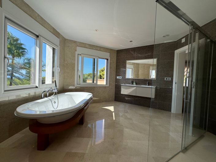 Image No.29-4 Bed Villa for sale