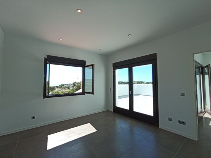 Image No.12-3 Bed Villa for sale