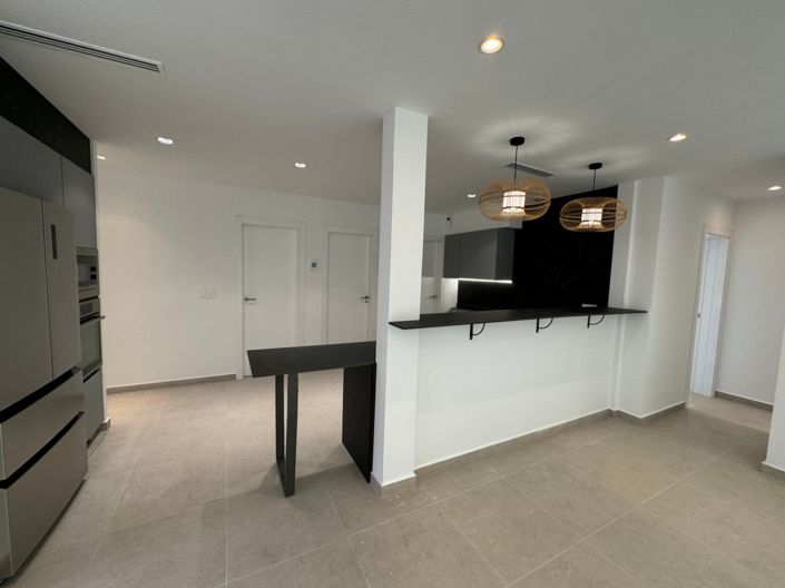 Image No.9-4 Bed Villa for sale