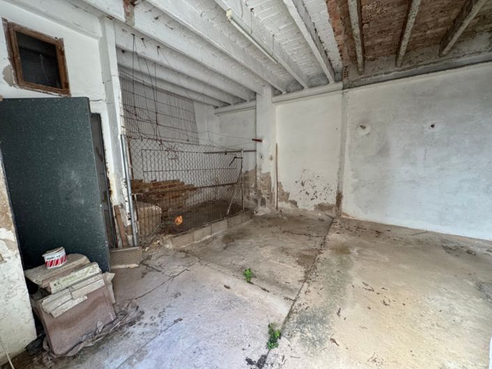 Image No.11-7 Bed Townhouse for sale