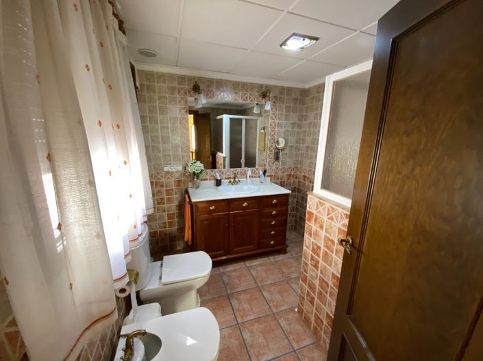 Image No.19-5 Bed Townhouse for sale