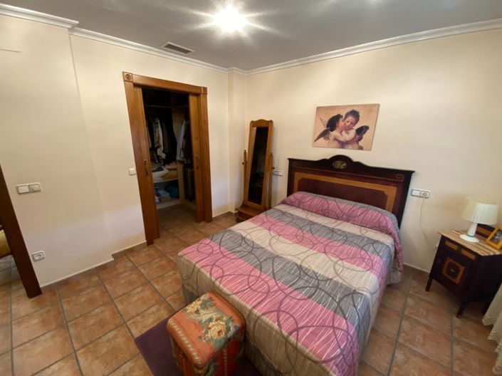 Image No.26-5 Bed Townhouse for sale