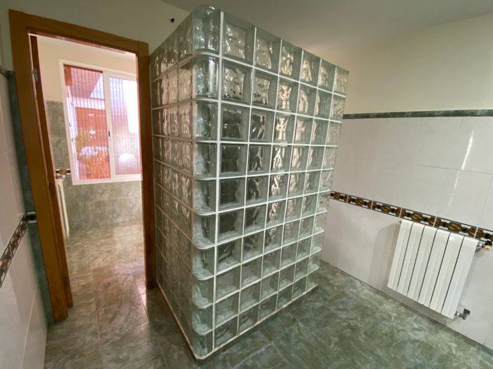 Image No.26-3 Bed Townhouse for sale