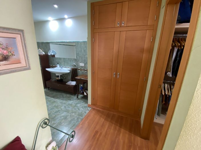 Image No.31-3 Bed Townhouse for sale