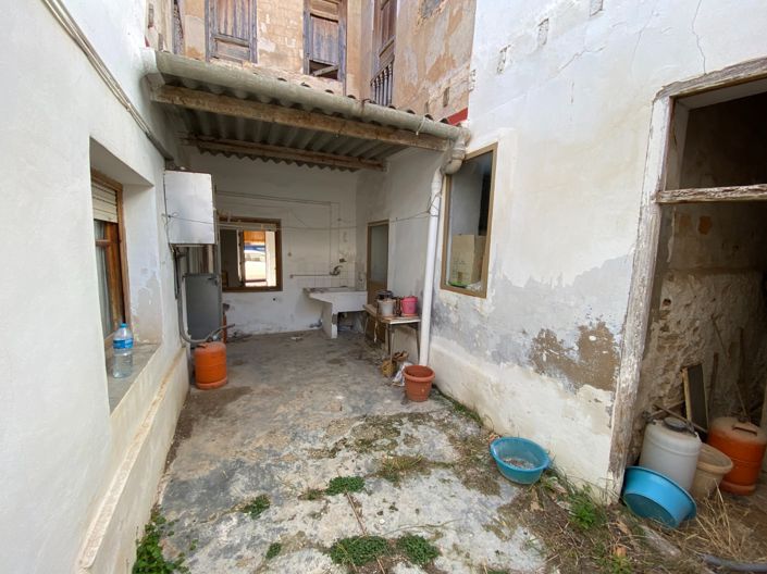 Image No.13-5 Bed Townhouse for sale