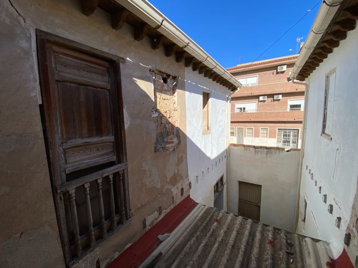 Image No.28-5 Bed Townhouse for sale