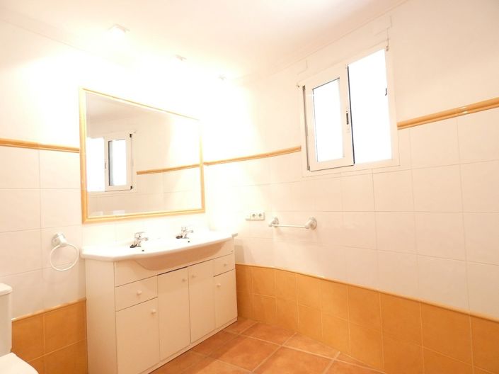 Image No.16-7 Bed Villa for sale