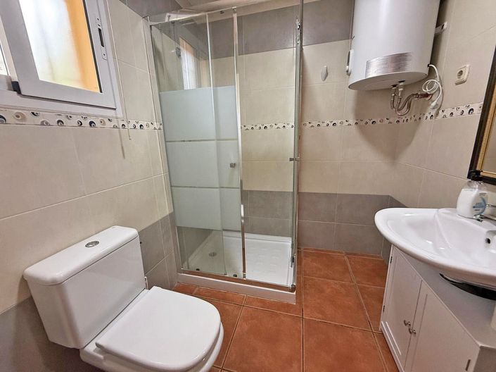 Image No.9-7 Bed Villa for sale