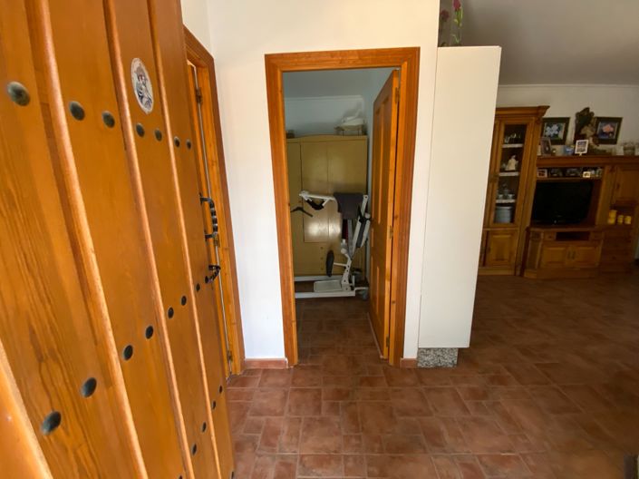 Image No.15-8 Bed Villa for sale