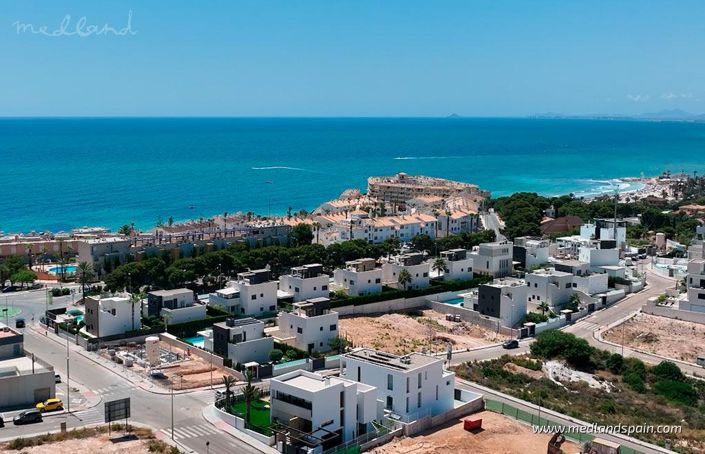 Image No.3-Villa de 4 chambres à vendre à Orihuela Costa