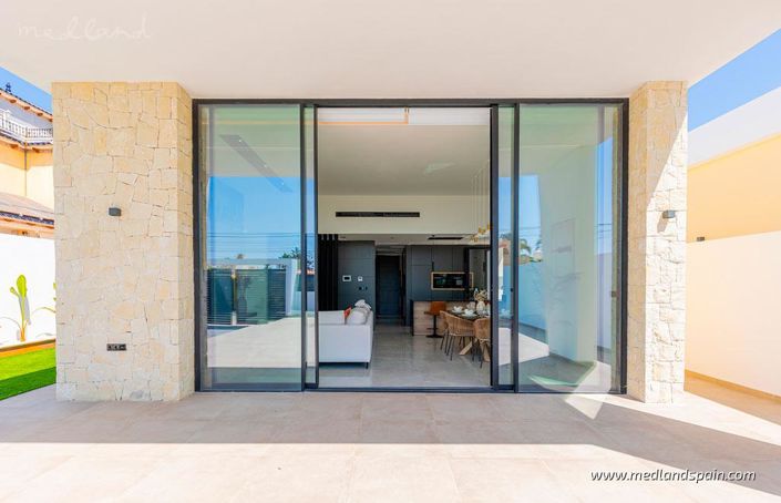 Image No.2-Villa de 3 chambres à vendre à Torrevieja