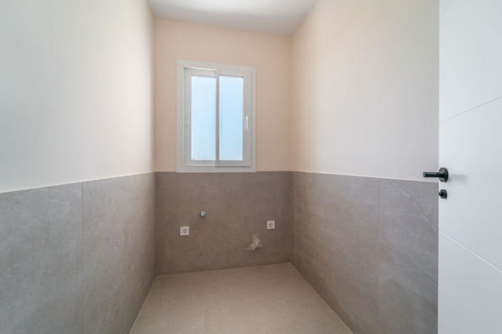 Image No.28-4 Bed Villa for sale