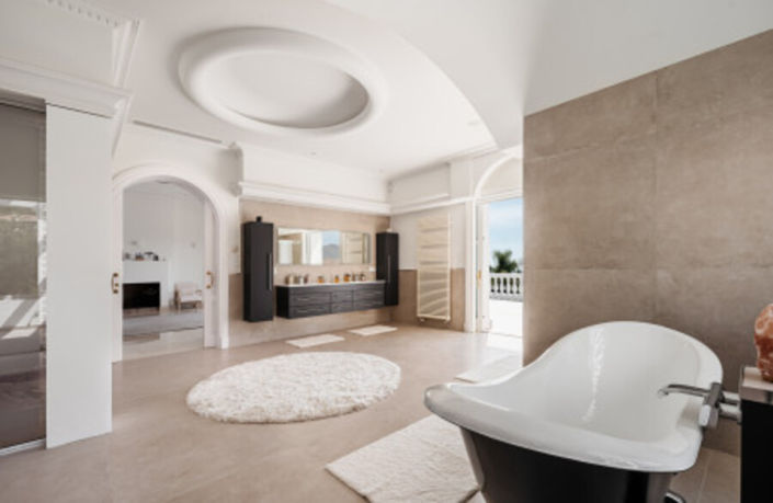 Image No.20-8 Bed Villa for sale