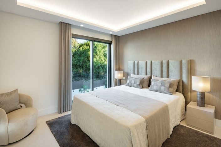 Image No.24-5 Bed Apartment for sale