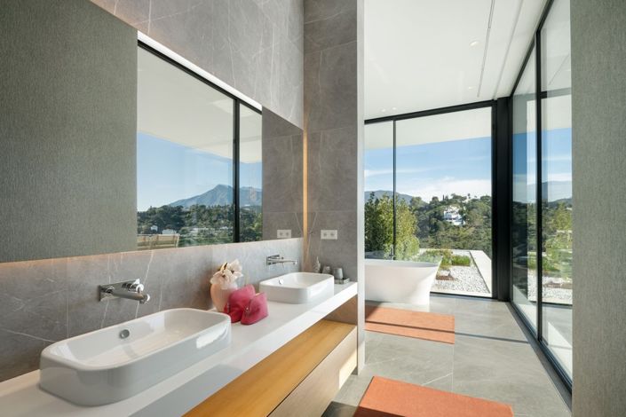 Image No.18-8 Bed Villa for sale