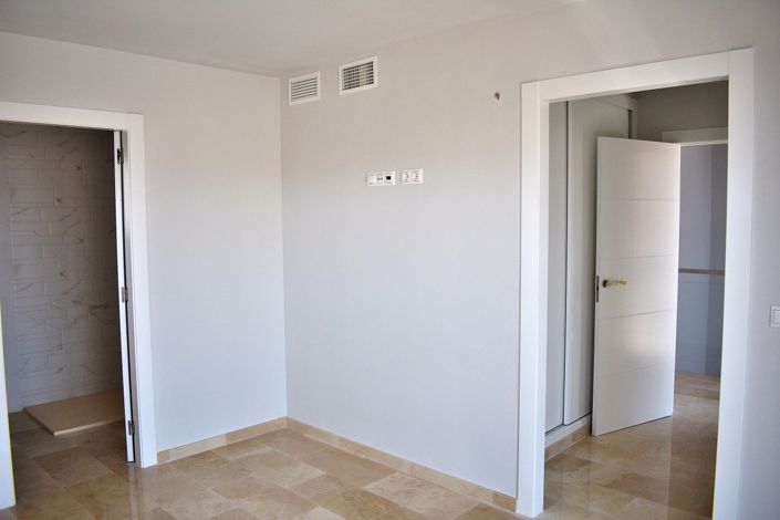 Image No.27-4 Bed Villa for sale