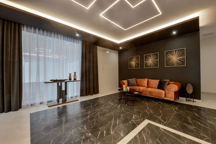 Image No.10-8 Bed Villa for sale