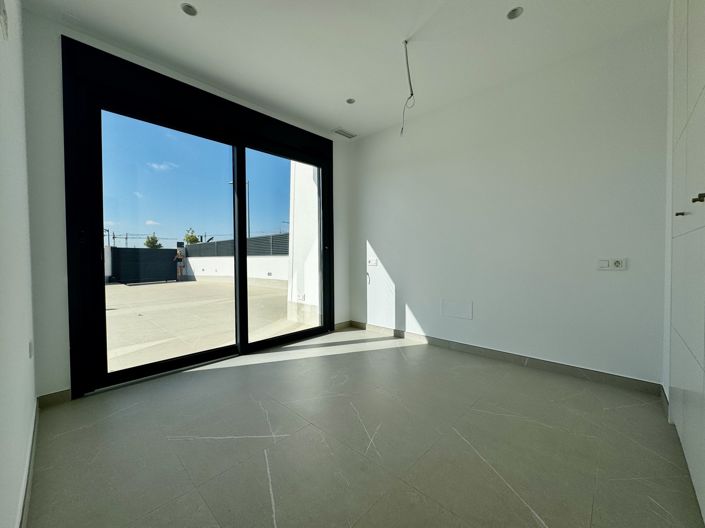 Image No.10-3 Bed Villa for sale