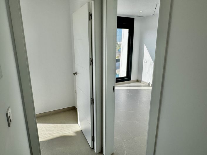 Image No.19-3 Bed Villa for sale