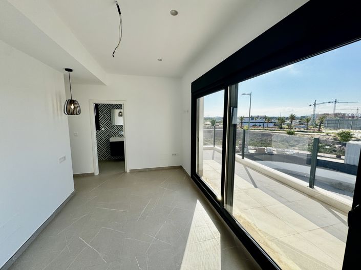 Image No.20-3 Bed Villa for sale