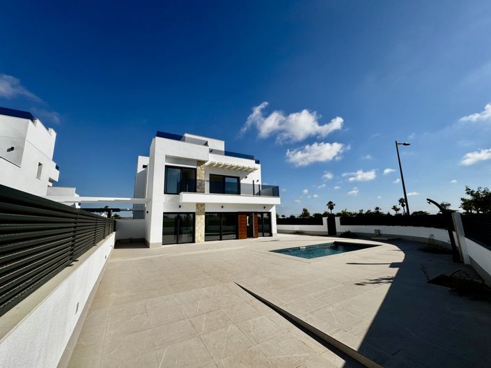 Image No.3-3 Bed Villa for sale