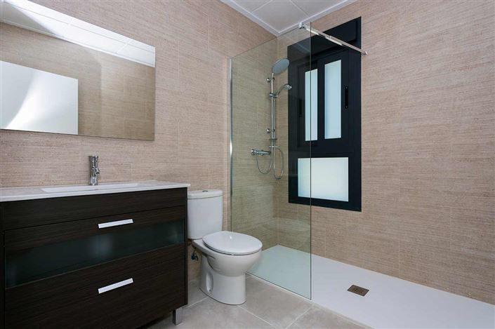 Image No.12-3 Bed Property for sale