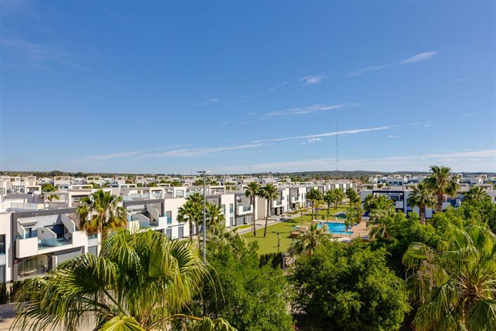 Image No.18-2 Bed Property for sale