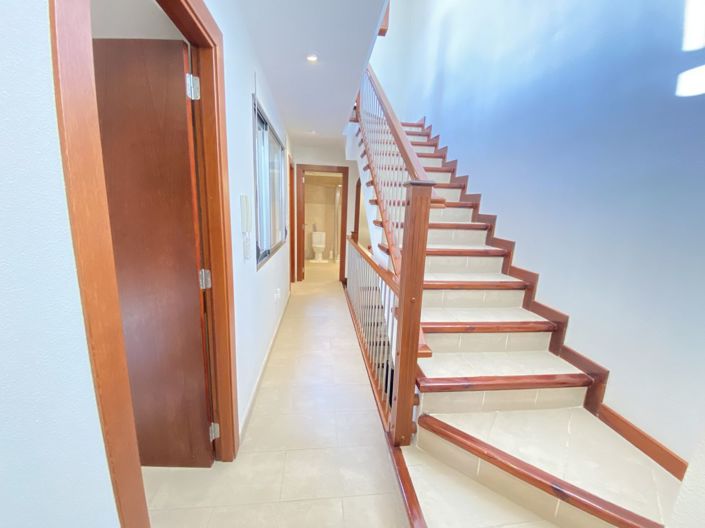 Image No.10-3 Bed Property for sale