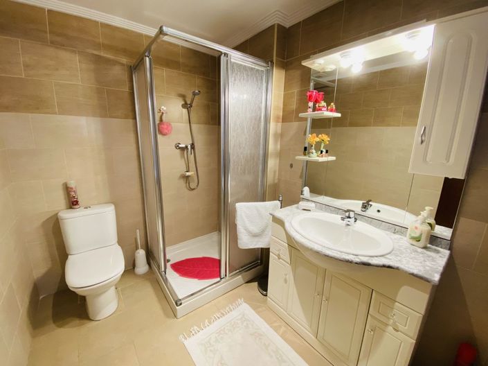 Image No.13-3 Bed Property for sale