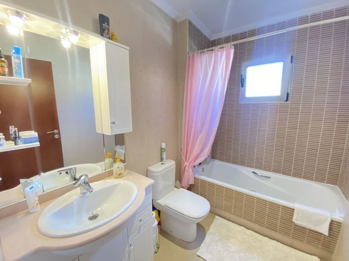 Image No.15-3 Bed Property for sale