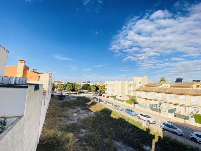 Image No.19-3 Bed Property for sale