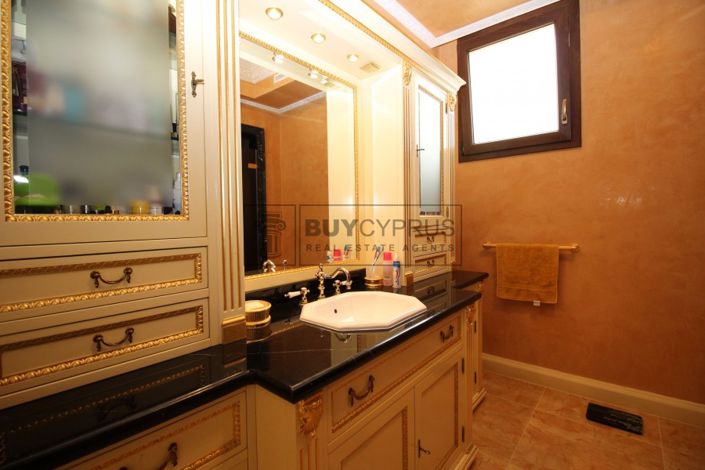 Image No.15-6 Bed Villa for sale