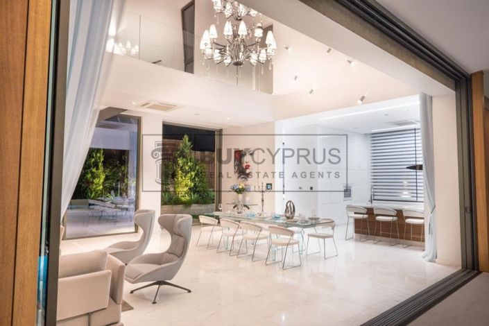 Image No.57-5 Bed Villa for sale