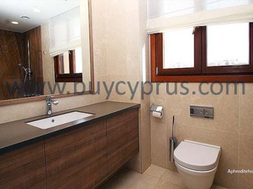 DETACHED 6 BEDROOM LUXURY VILLA IN APHRODITE HILLS