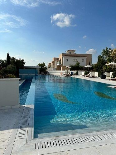 Image No.3-3 Bed Property for sale